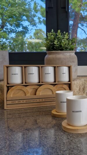 Coffret de 4 tasses à café avec sous tasses